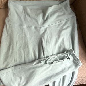 Super cute light blue leggings